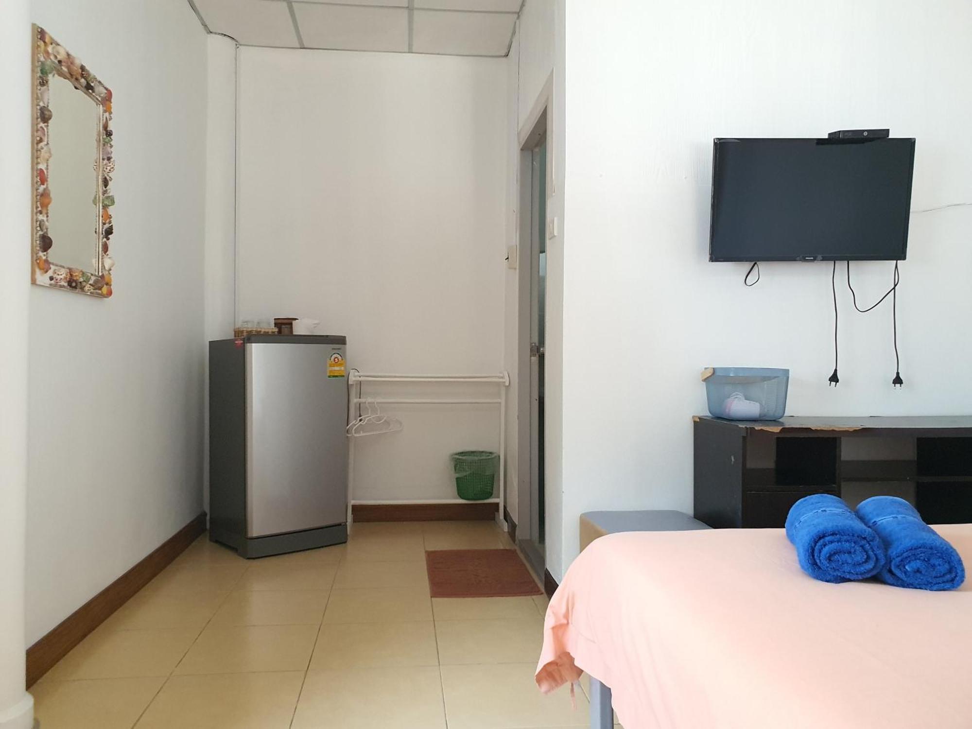 Benjaporn Bungalow Ko Si Chang Room photo