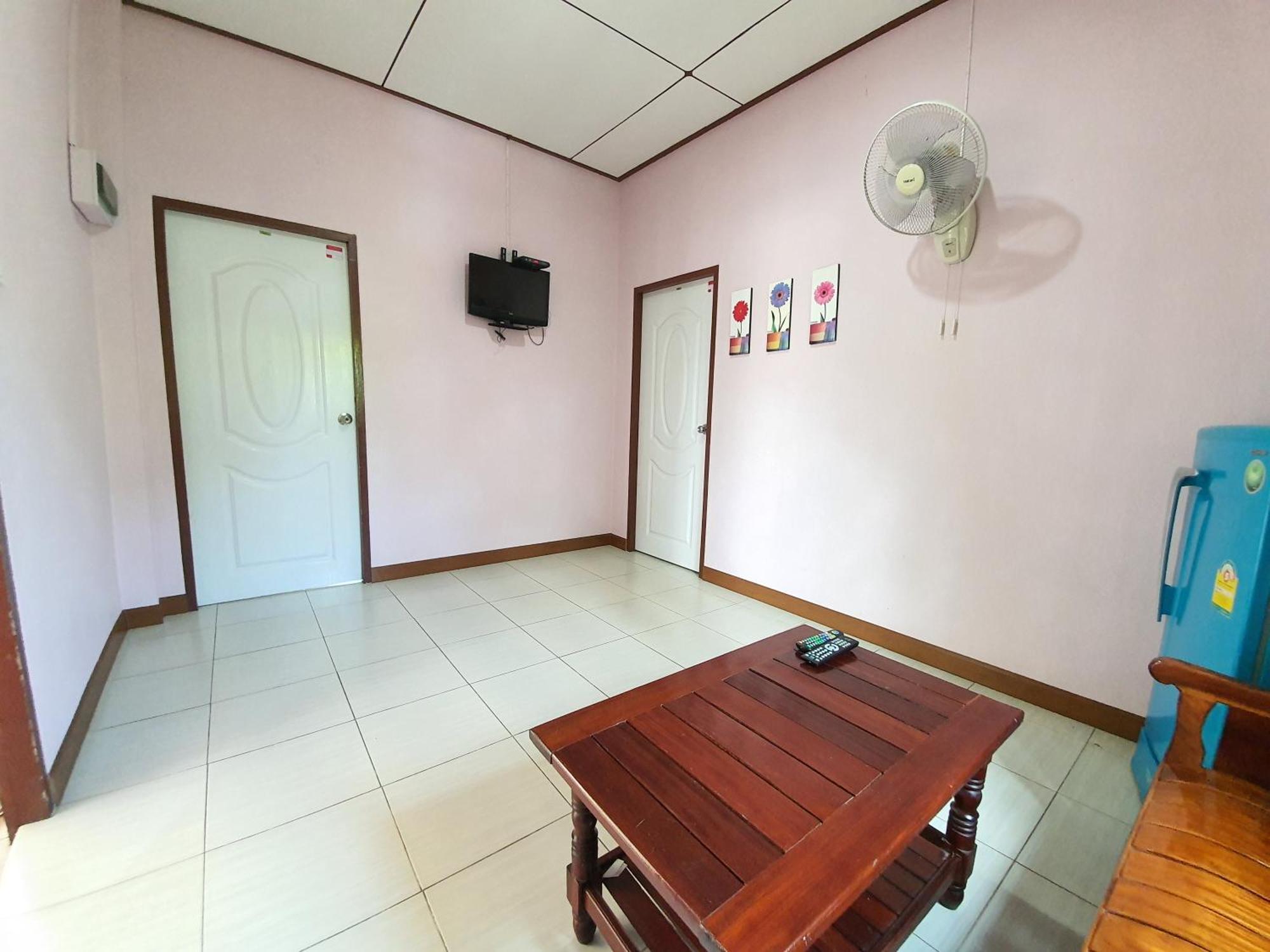 Benjaporn Bungalow Ko Si Chang Room photo